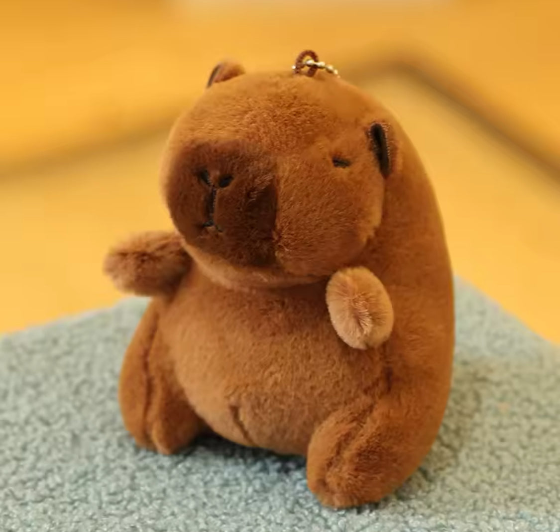 Llavero Capibara de Peluche con Gorro Quita-Pon&Mochila cm (J2) 0044