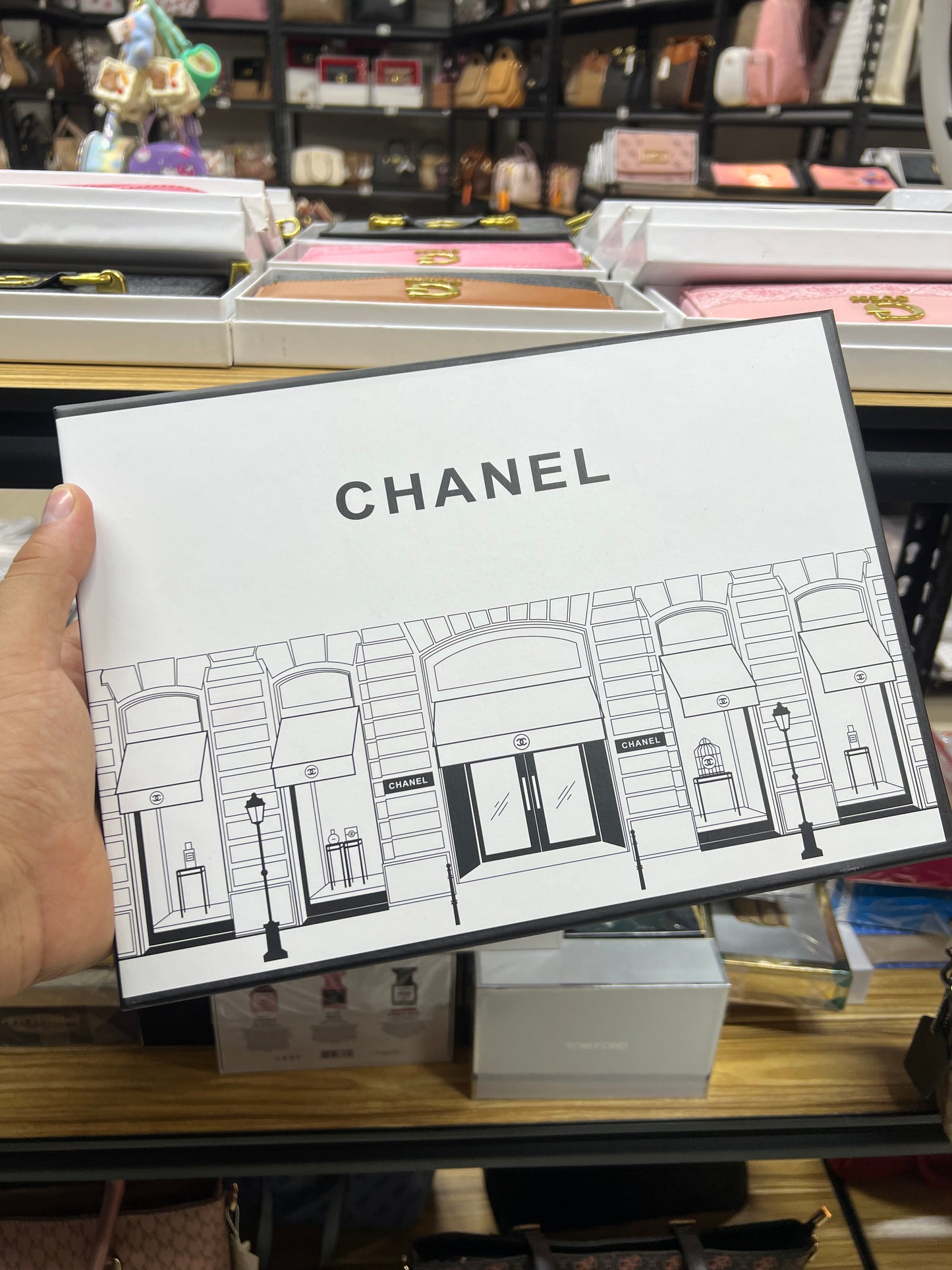 Set Chanel – 12 mini perfumes (9 de 7.5 ml + 3 de 10 ml) 🧴✨ Incluye shopping bag 🛍️