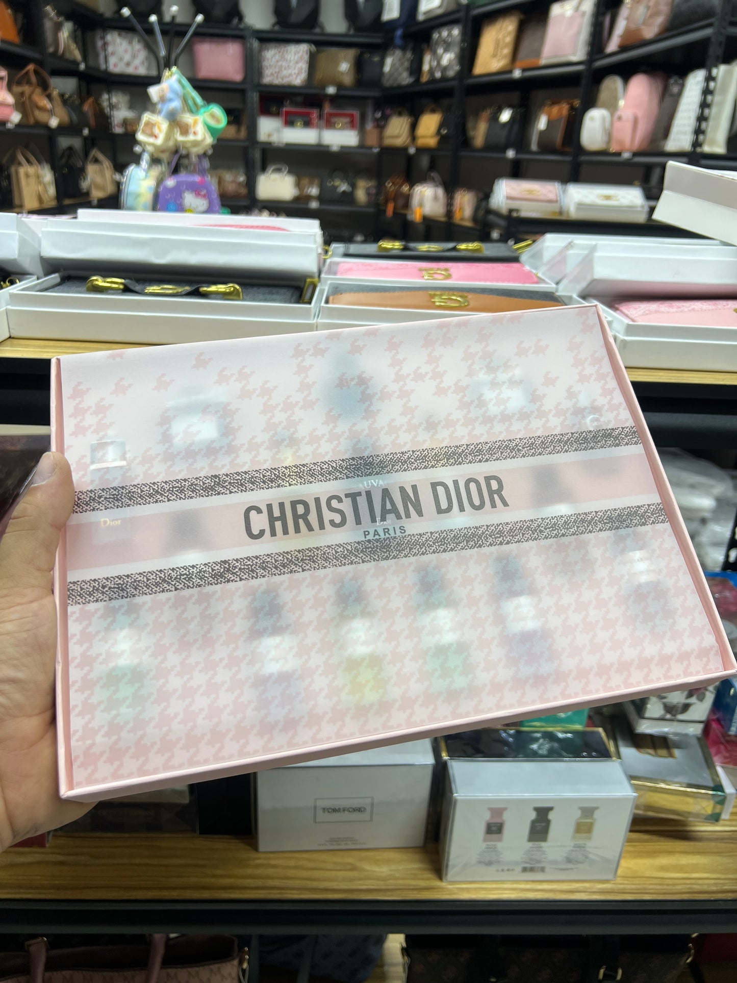 Set Christian Dior – 16 mini perfumes (10 ml c/u) + Shopping Bag