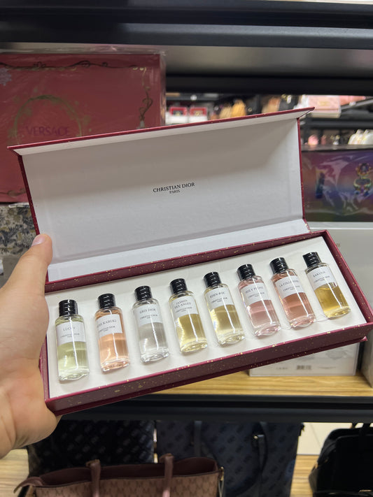 Set Christian Dior: 8 mini perfumes de 10 ml + Shopping bag