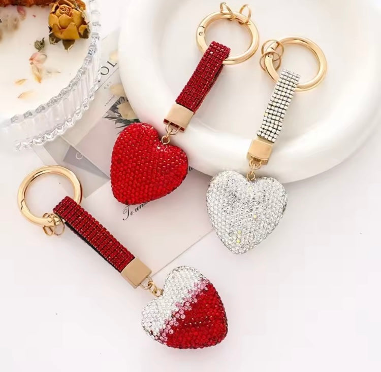 Llavero de pedrería de corazón Yk06