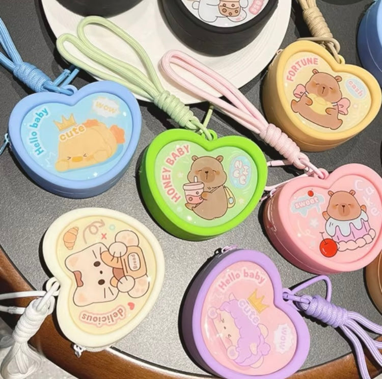 Llavero monedero de silicon Capibara de corazon mod.  2914