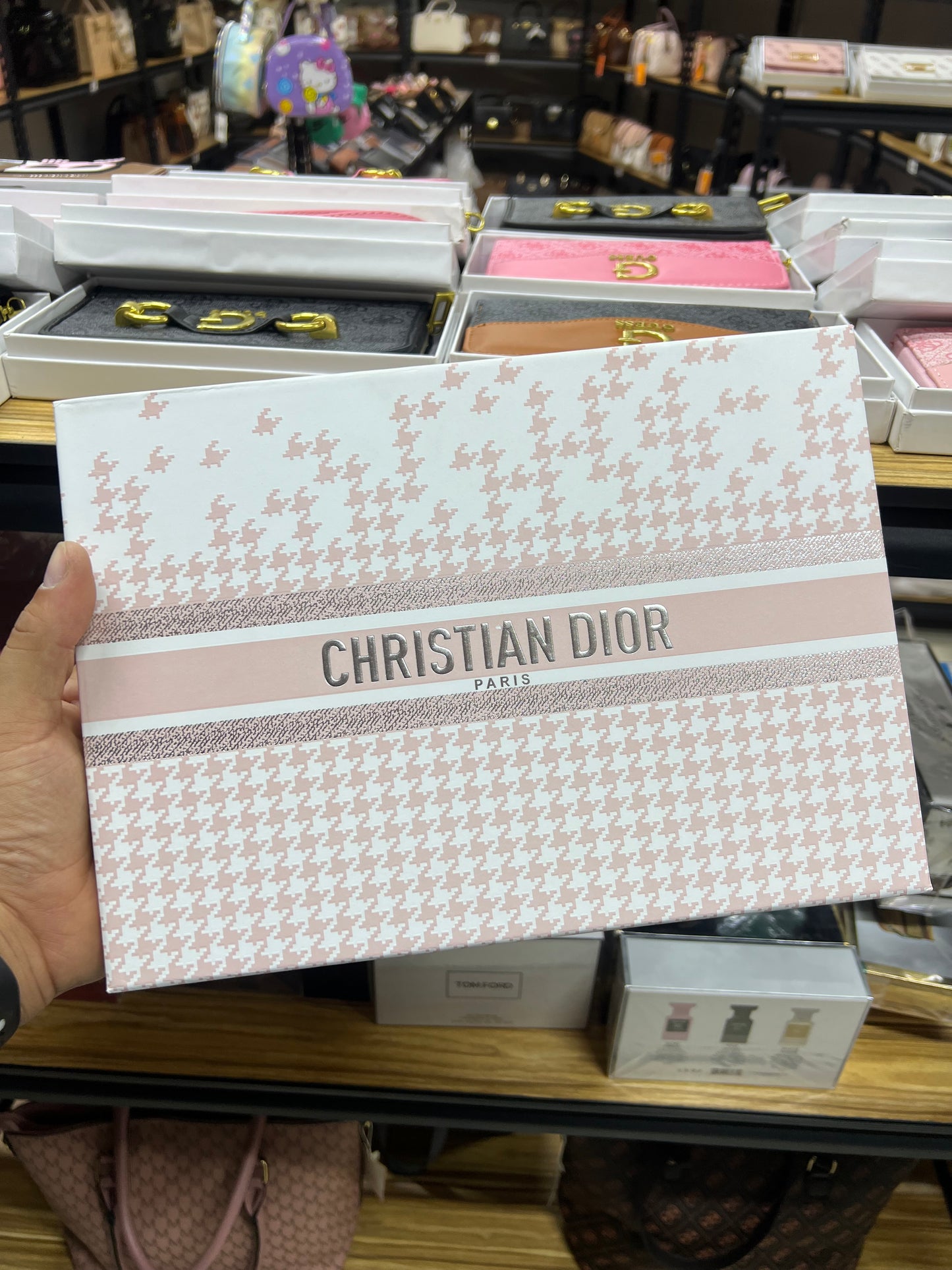 Set Christian Dior – 16 mini perfumes (10 ml c/u) + Shopping Bag