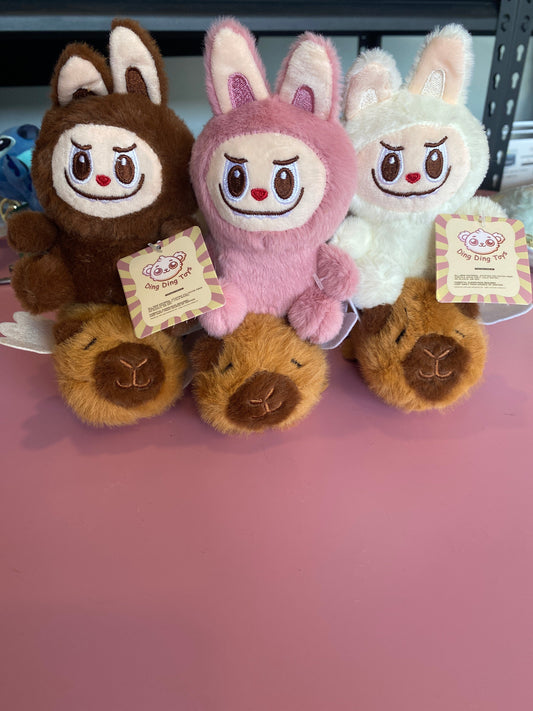 Peluche oso L con Capibara volador de 18 cm (J2) M01290