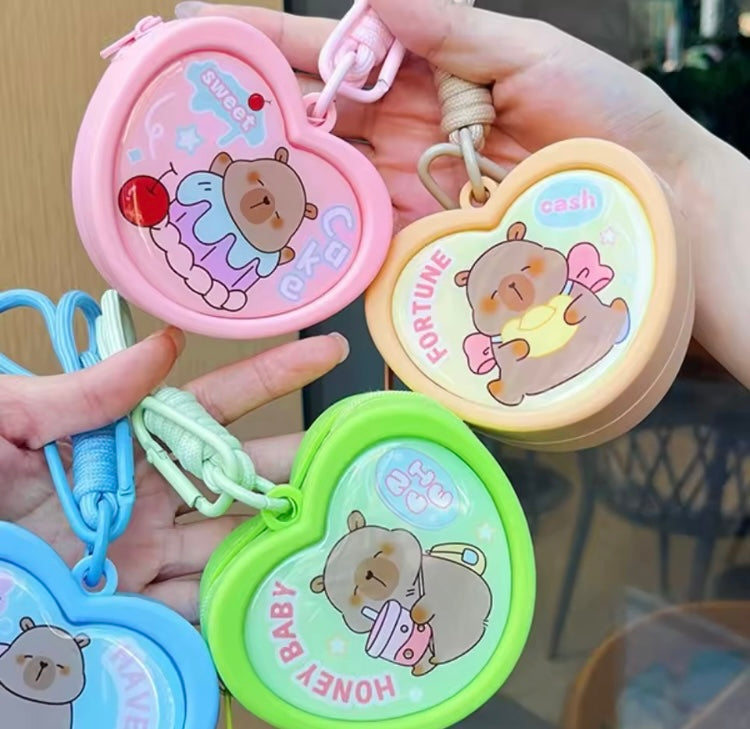 Llavero monedero de silicon Capibara de corazon mod.  2914