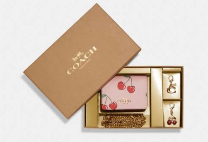 Set de lujo Coac:h  Mini Crossbody + 2 Llaveros foto de referencia 🍓 🍒 🍎