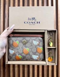 Estuche de muñequera Coac/h para dama con 2 llavero incluye caja 678