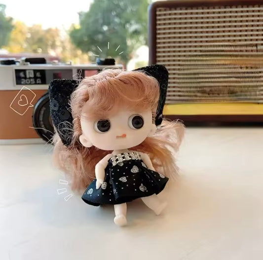 Llavero muñeca love vestido negro elegante con doña para el cabello en la cabeza (J3) M01319