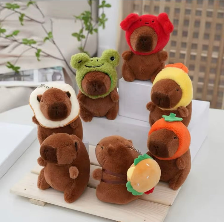 Llavero Capibara de Peluche con Gorro Quita-Pon&Mochila cm  (J2) 0044