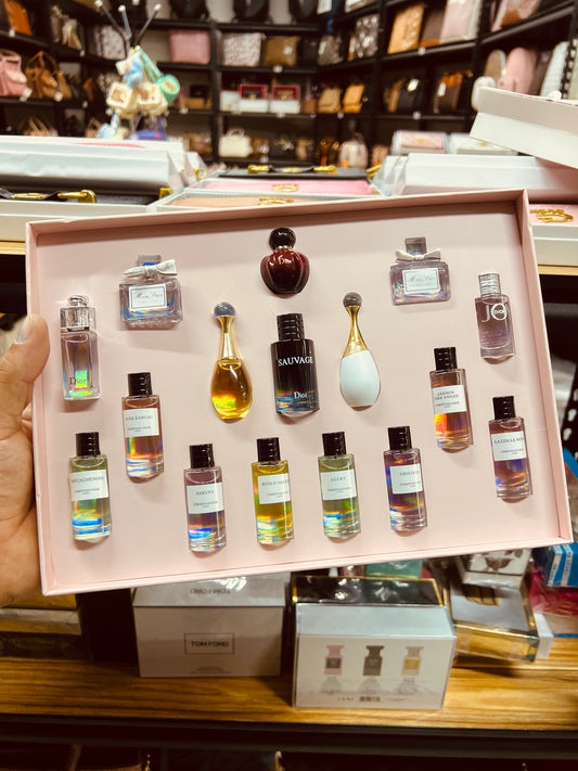 Set Christian Dior – 16 mini perfumes (10 ml c/u) + Shopping Bag